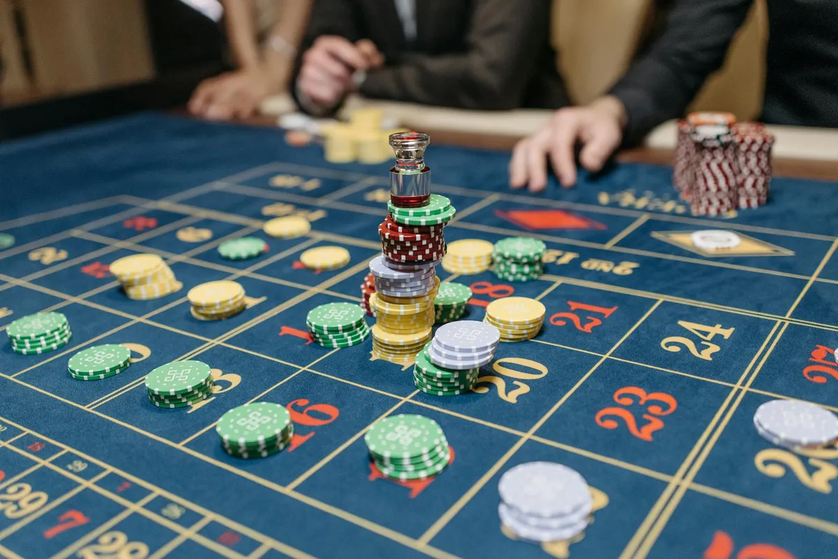 Karty pokerowe ze specjalnym lakierem kasyna